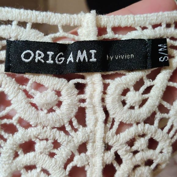 Lace overlay - Picture 3 of 4